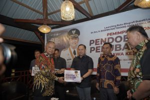 Bupati Luwu Launching Buku Biografi, “Pemimpin Visioner Pendobrak Perubahan Pembawa Kesejukan”