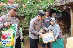 Baksos Jelang Hari Lalu Lintas Bhayangkara, Polres Luwu Berbagi Paket Sembako