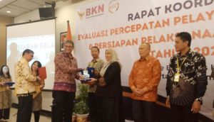 BKPSDM Luwu Terima Penghargaan dari BKN, Saat Rakor Evaluasi Percepatan Pelayanan Kepegawaian di Yogyakarta