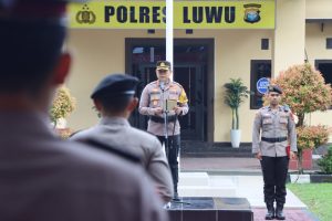 Buka Tahun 2024, AKBP Arisandi Pimpin Upacara Kenaikan Pangkat 30 Personil Polres Luwu