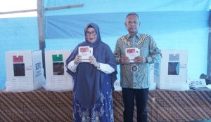 Usai Mencoblos, Bupati Basmin Tinjau Pelaksanaan Pemilu di Sejumlah TPS